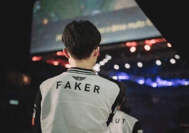 英雄联盟官方公布首位名人堂选手：欢迎Faker进入名人堂