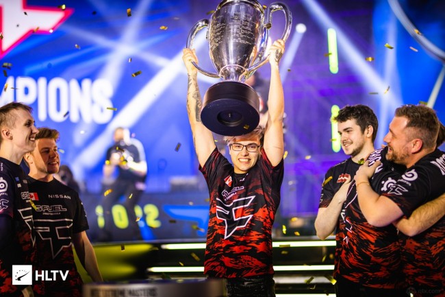 Team WE 正式发布了人员变动公告： Tianzhen 玩家断线