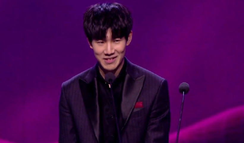 LNG赛后群访GALA：14.4应该要很多ad ban完，才有机会看到卡莎