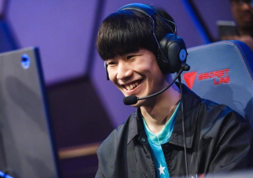 久诚两枪带走狼队双C 成都AG完美团战一波带走