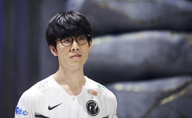 sofm排位撞车对金贡爆粗，金贡怒斥：不配打职业