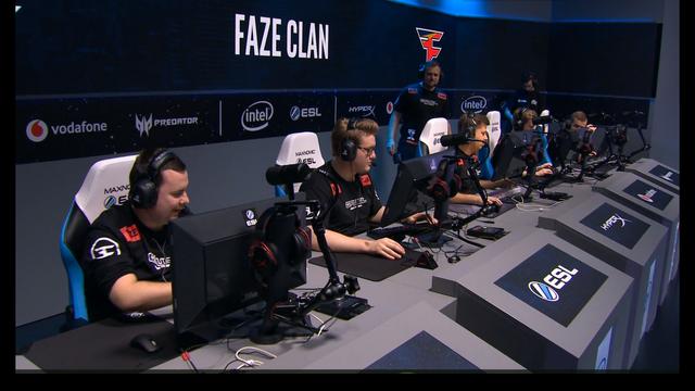 CRISP 变成了牛肉礼盒， Hope 表现完美， Anyone's Legend 以 11 分赢得了第一局